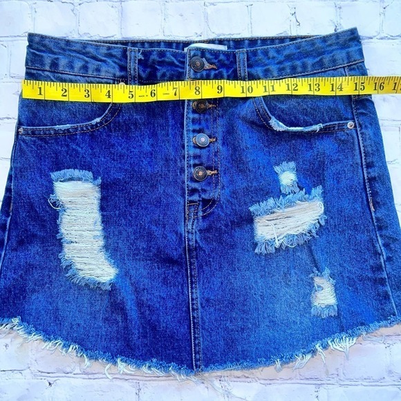 NWOT Junior’s Medium (28) Forever 21 Distressed Style Jean Skirt - Picture 6 of 7